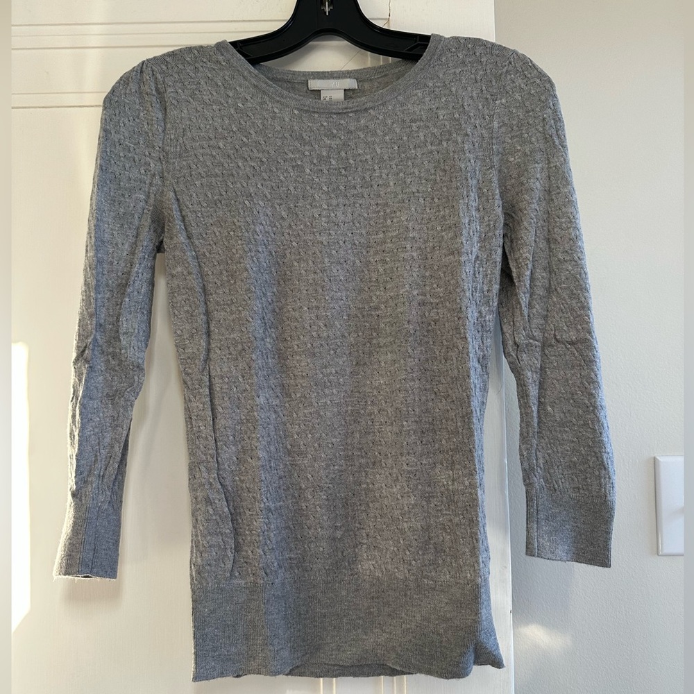 H&M 3/4-Sleeve Light Gray Cable Knit Sweater - Women’s XS
